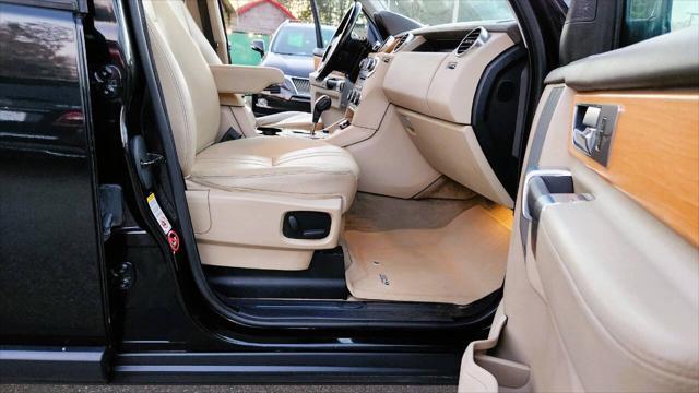 Photo of 2012 Black Land Rover LR4