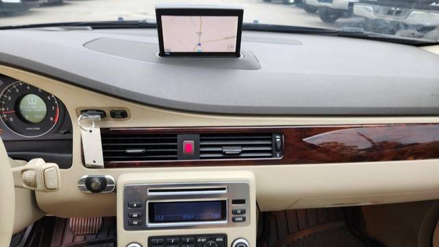 Photo of 2008 Black Volvo XC70