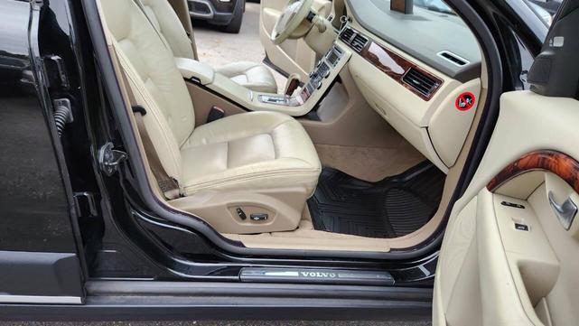 Photo of 2008 Black Volvo XC70