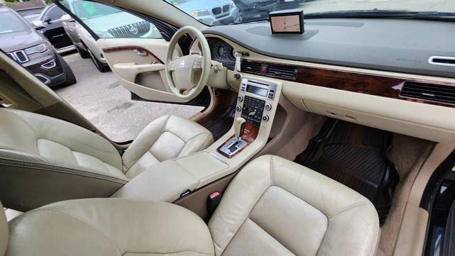 Photo of 2008 Black Volvo XC70