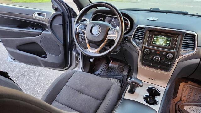 Photo of 2015 Gray Jeep Grand Cherokee
