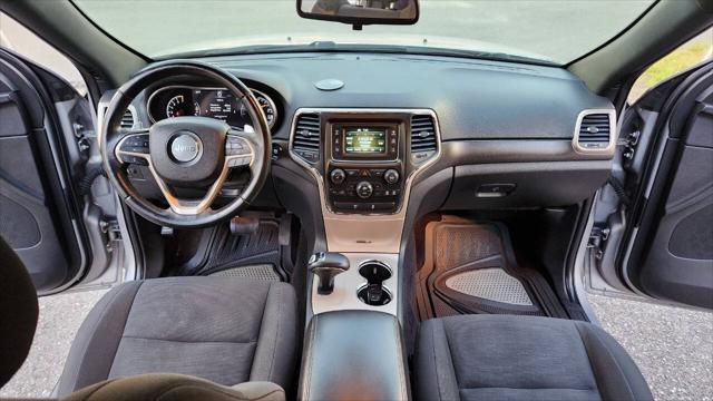 Photo of 2015 Gray Jeep Grand Cherokee