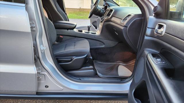 Photo of 2015 Gray Jeep Grand Cherokee