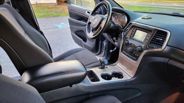 Photo of 2015 Gray Jeep Grand Cherokee