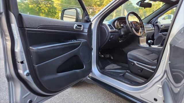 Photo of 2015 Gray Jeep Grand Cherokee