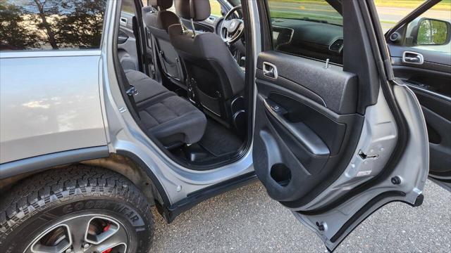 Photo of 2015 Gray Jeep Grand Cherokee