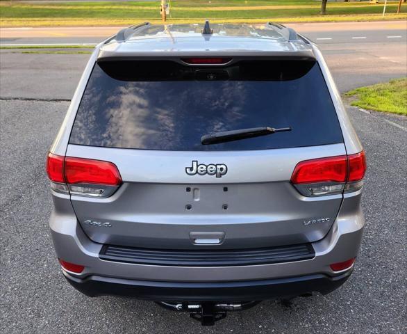 Photo of 2015 Gray Jeep Grand Cherokee