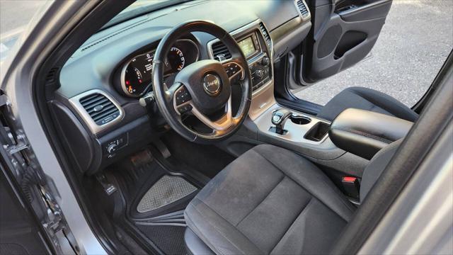 Photo of 2015 Gray Jeep Grand Cherokee