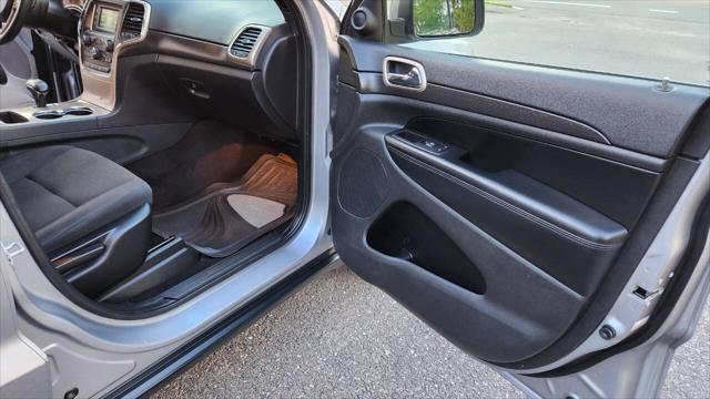 Photo of 2015 Gray Jeep Grand Cherokee