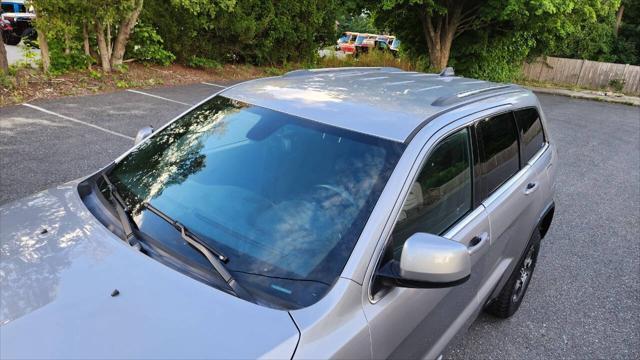 Photo of 2015 Gray Jeep Grand Cherokee