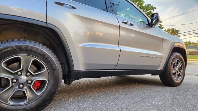 Photo of 2015 Gray Jeep Grand Cherokee