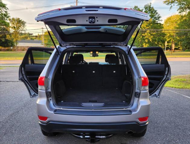 Photo of 2015 Gray Jeep Grand Cherokee