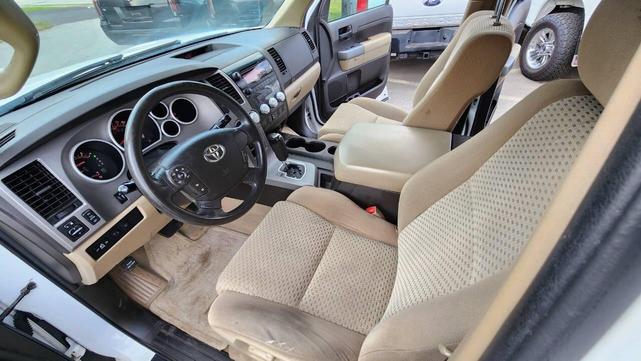 Photo of 2011 Super White Toyota Tundra
