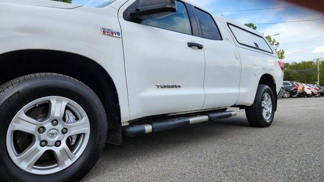 Photo of 2011 Super White Toyota Tundra