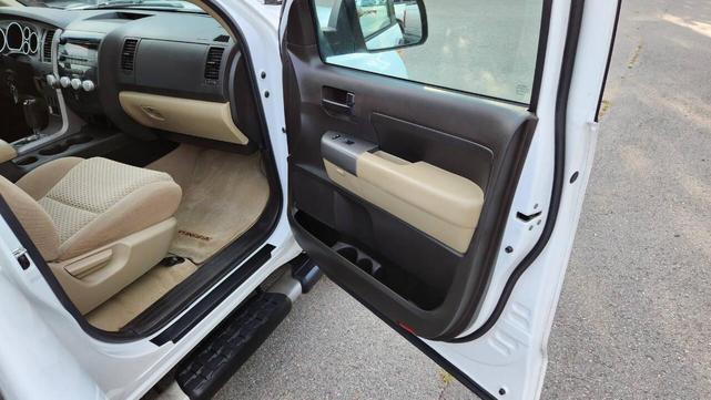 Photo of 2011 Super White Toyota Tundra