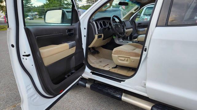 Photo of 2011 Super White Toyota Tundra