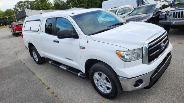 Photo of 2011 Super White Toyota Tundra
