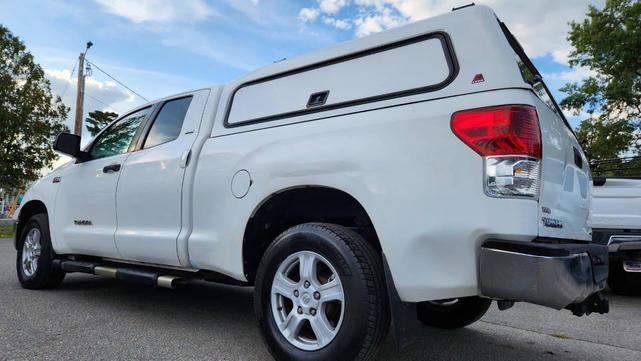 Photo of 2011 Super White Toyota Tundra