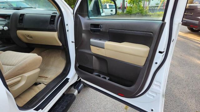 Photo of 2011 Super White Toyota Tundra