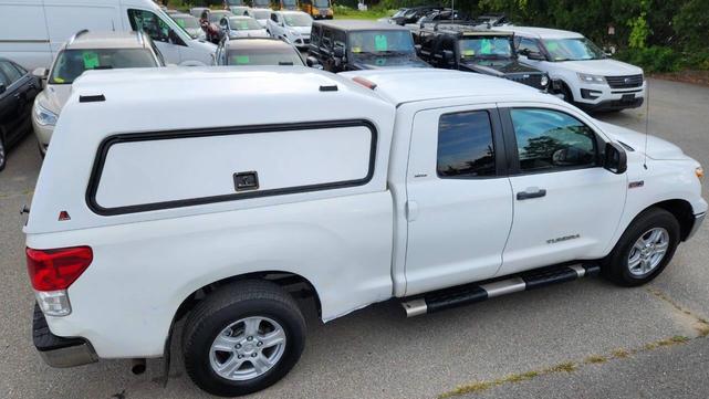 Photo of 2011 Super White Toyota Tundra