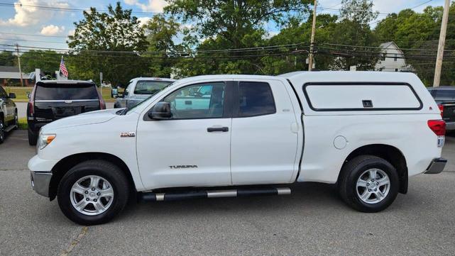 Photo of 2011 Super White Toyota Tundra