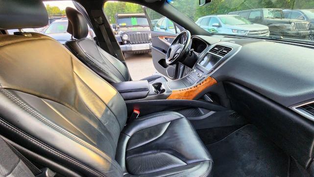 Photo of 2016 Ingot Silver Metallic Lincoln MKX