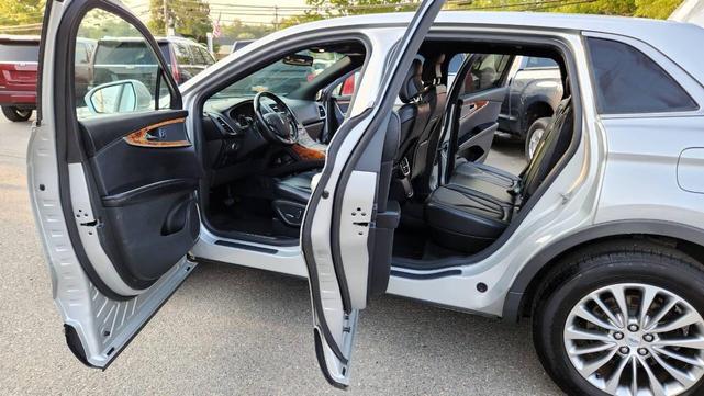 Photo of 2016 Ingot Silver Metallic Lincoln MKX