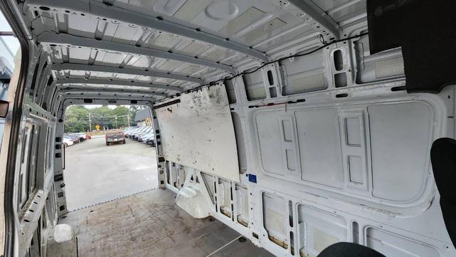 Photo of 2015 Arctic White Mercedes-Benz Sprinter