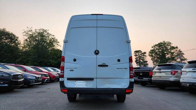 Photo of 2015 Arctic White Mercedes-Benz Sprinter