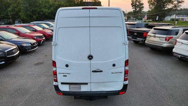 Photo of 2015 Arctic White Mercedes-Benz Sprinter