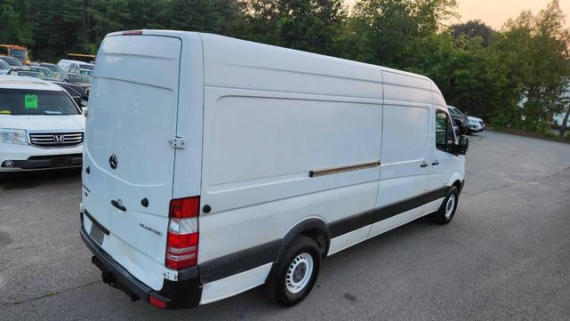 Photo of 2015 Arctic White Mercedes-Benz Sprinter