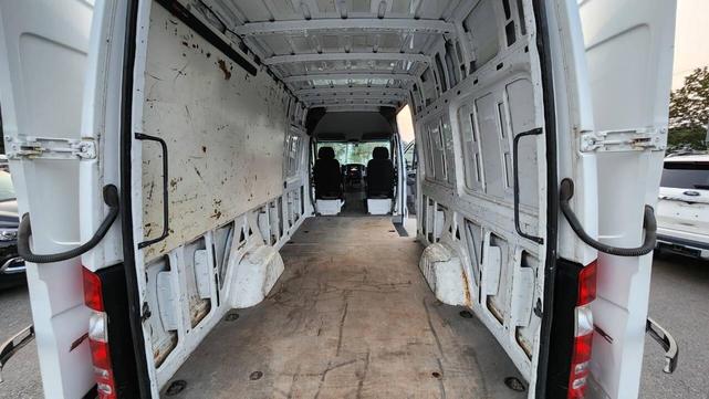 Photo of 2015 Arctic White Mercedes-Benz Sprinter