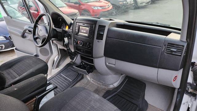 Photo of 2015 Arctic White Mercedes-Benz Sprinter