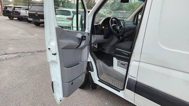Photo of 2015 Arctic White Mercedes-Benz Sprinter