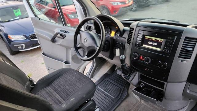 Photo of 2015 Arctic White Mercedes-Benz Sprinter