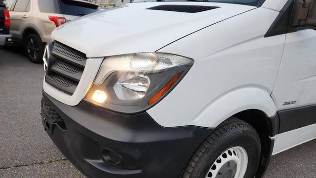 Photo of 2015 Arctic White Mercedes-Benz Sprinter