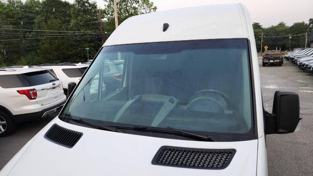 Photo of 2015 Arctic White Mercedes-Benz Sprinter