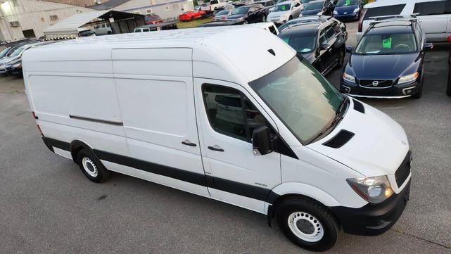 Photo of 2015 Arctic White Mercedes-Benz Sprinter