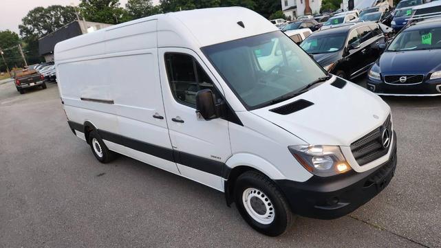 Photo of 2015 Arctic White Mercedes-Benz Sprinter