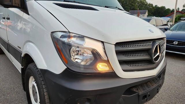 Photo of 2015 Arctic White Mercedes-Benz Sprinter