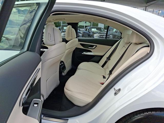 Photo of 2025 MANUFAKTUR Moonlight White Metallic Mercedes-Benz E-Class