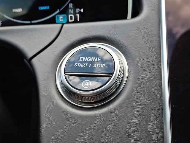 Photo of 2025 MANUFAKTUR Moonlight White Metallic Mercedes-Benz E-Class