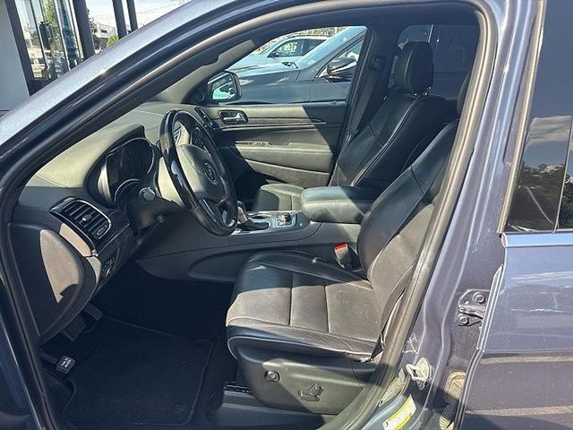 Photo of 2020 Slate Blue Pearlcoat Jeep Grand Cherokee