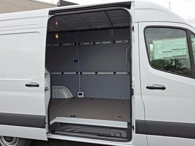 Photo of 2025 Arctic White - 9147 Mercedes-Benz Sprinter 2500