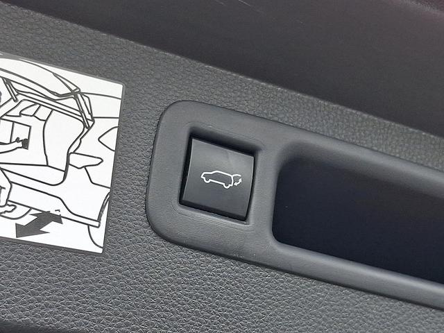 Photo of 2022 Cement Toyota Highlander Hybrid
