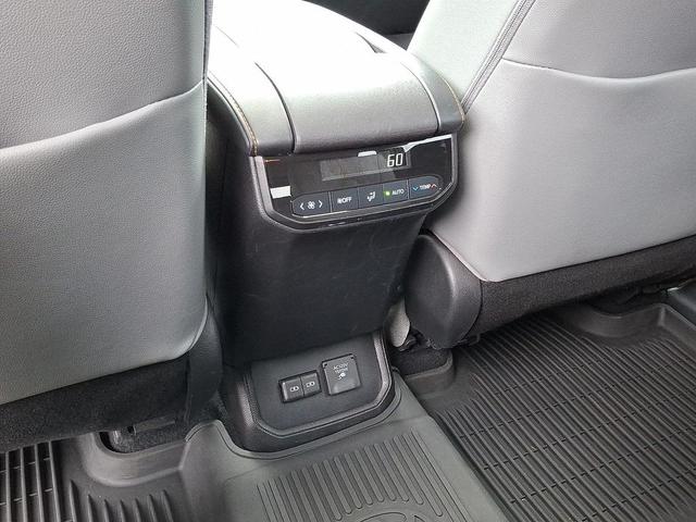 Photo of 2022 Cement Toyota Highlander Hybrid