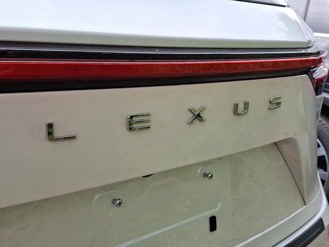 Photo of 2023 Eminent White Pearl Lexus NX 350h