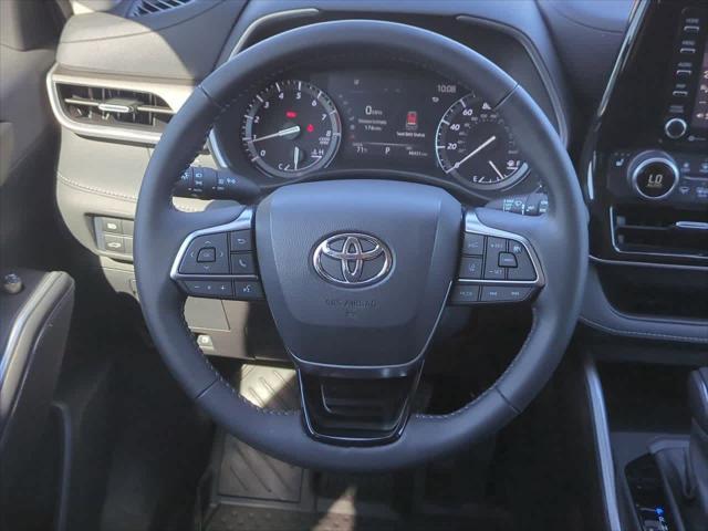 Photo of 2021 Celestial Silver Metallic Toyota Highlander