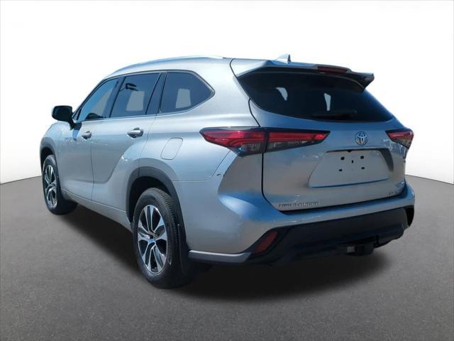 Photo of 2021 Celestial Silver Metallic Toyota Highlander