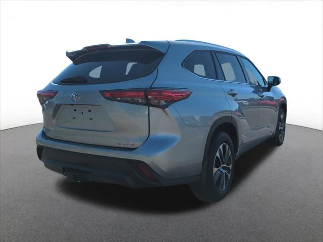 Photo of 2021 Celestial Silver Metallic Toyota Highlander